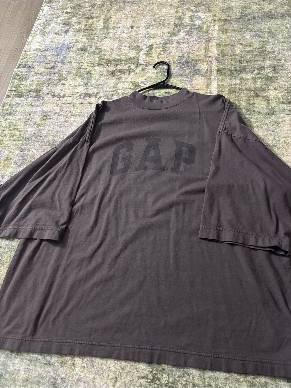 GAP Men's Dark Charcoal Short-Sleeve Logo Tee yezzy
